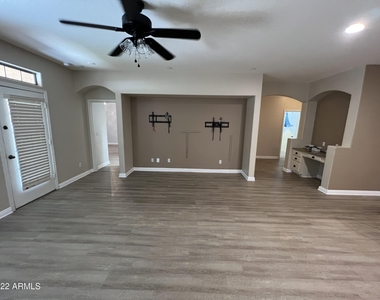 18358 W La Mirada Drive - Photo Thumbnail 12