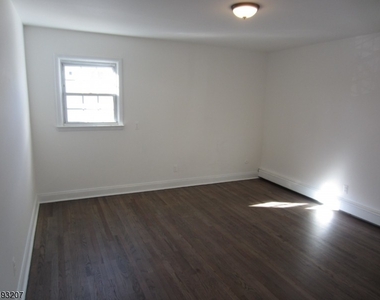 423 Leonhardt Dr 2nd Floor - Photo Thumbnail 11