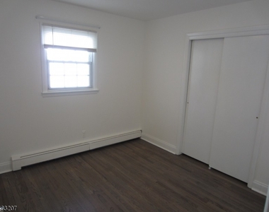 423 Leonhardt Dr 2nd Floor - Photo Thumbnail 10