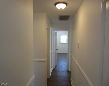 423 Leonhardt Dr 2nd Floor - Photo Thumbnail 6