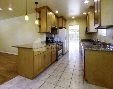 7632 Erin Way - Photo Thumbnail 11