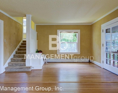 5137 Ne Wisteria Drive - Photo Thumbnail 2