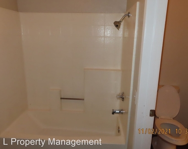 655 Woodcrest Dr. - Photo Thumbnail 15