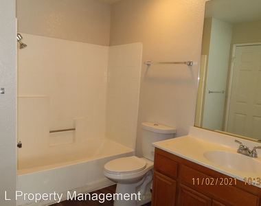 655 Woodcrest Dr. - Photo Thumbnail 22