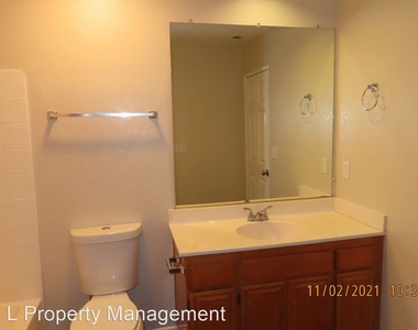 655 Woodcrest Dr. - Photo Thumbnail 21