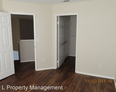 655 Woodcrest Dr. - Photo Thumbnail 25