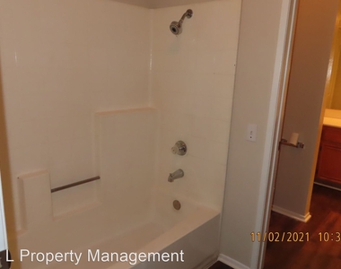 655 Woodcrest Dr. - Photo Thumbnail 12