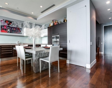 2408 Victory Park Lane - Photo Thumbnail 9