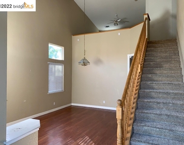 5220 Chinook Ct - Photo Thumbnail 4