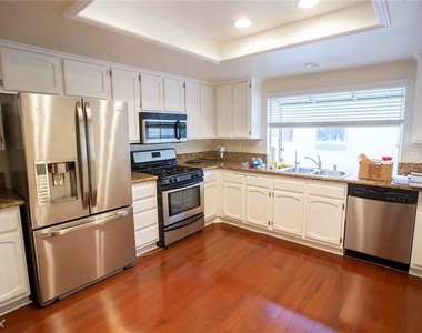 2300 Maple Ave Apt 205 - Photo Thumbnail 2