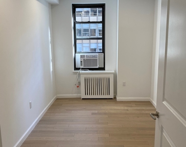 160 East 48th Street - Photo Thumbnail 10