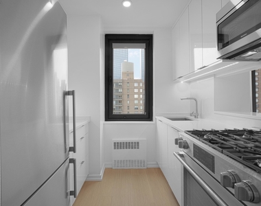 124 West 60th Street - Photo Thumbnail 3