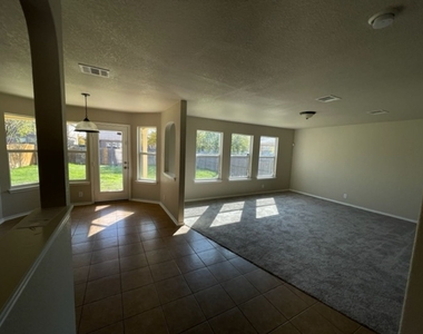 121 Arcadia Place - Photo Thumbnail 5