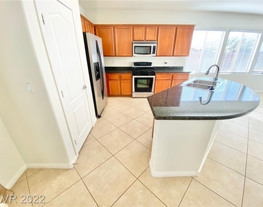 3709 Rocklin Peak Avenue - Photo Thumbnail 4