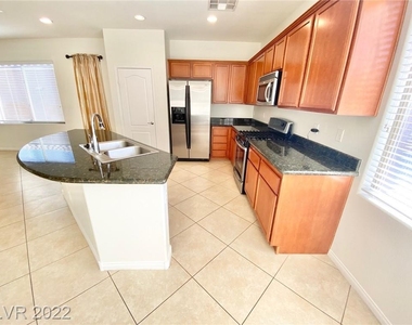 3709 Rocklin Peak Avenue - Photo Thumbnail 5