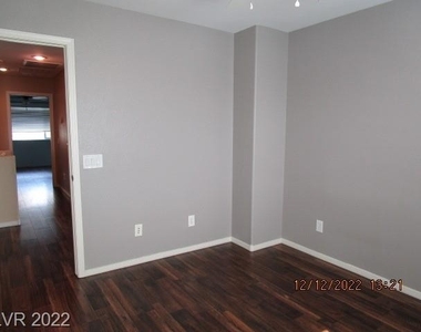 7026 River Meadows Avenue - Photo Thumbnail 12