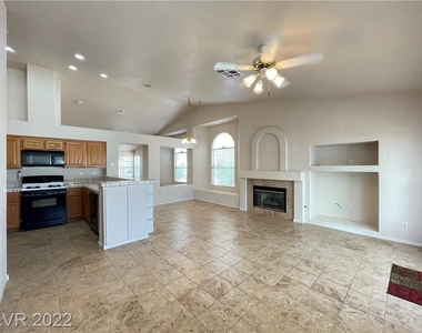 7736 Prairie Corners Drive - Photo Thumbnail 11