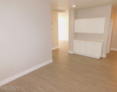 7075 Russell Ranch Avenue - Photo Thumbnail 7