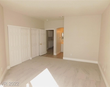 7075 Russell Ranch Avenue - Photo Thumbnail 12