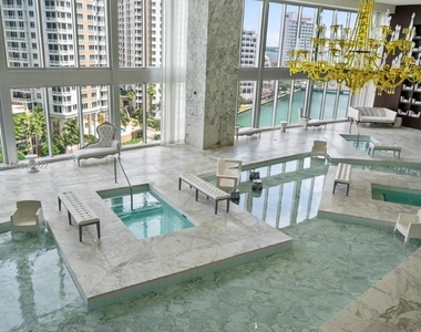 475 Brickell Ave - Photo Thumbnail 2