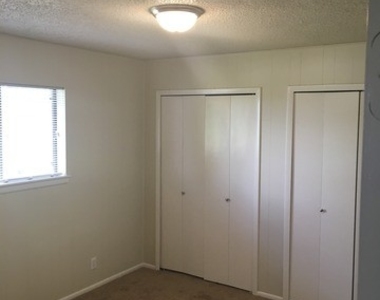 703 Woodcrest Cir - Photo Thumbnail 11