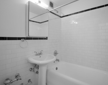 307 East 44th Street - Photo Thumbnail 2