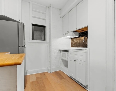 223 East 58th Street - Photo Thumbnail 5