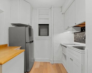 223 East 58th Street - Photo Thumbnail 6