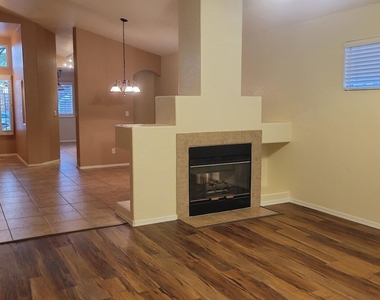 3619 W Sundial Place - Photo Thumbnail 2