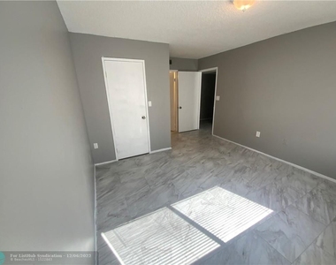 3250 Coral Lake Ln - Photo Thumbnail 28