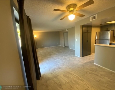 3250 Coral Lake Ln - Photo Thumbnail 3