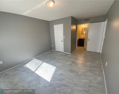 3250 Coral Lake Ln - Photo Thumbnail 27