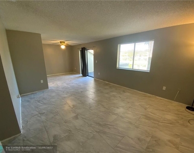 3250 Coral Lake Ln - Photo Thumbnail 4