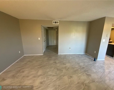 3250 Coral Lake Ln - Photo Thumbnail 10