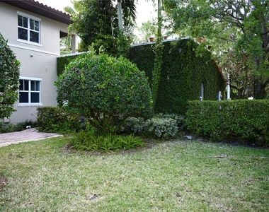 453 Menendez Ave - Photo Thumbnail 12