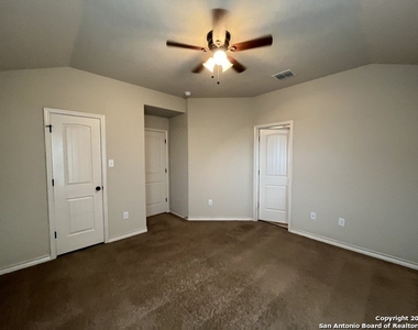 6634 Mia Way - Photo Thumbnail 15