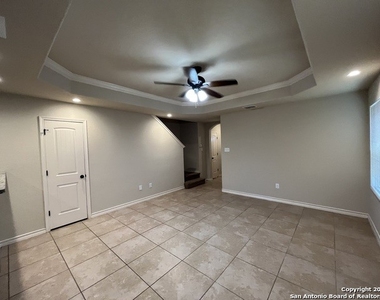 6623 Mia Way - Photo Thumbnail 3