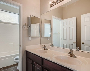 43250 W Delia Boulevard Unit - Photo Thumbnail 15