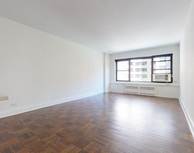 412 East 55th Street - Photo Thumbnail 2