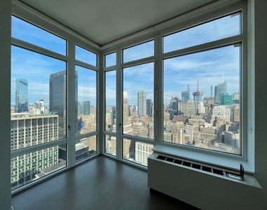 125 West 31st Street - Photo Thumbnail 1