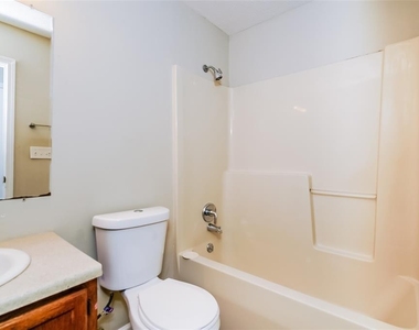 2946 Greenview Way - Photo Thumbnail 13