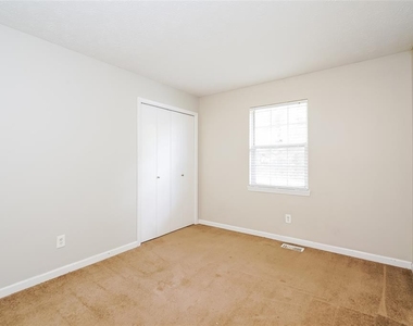 2946 Greenview Way - Photo Thumbnail 10