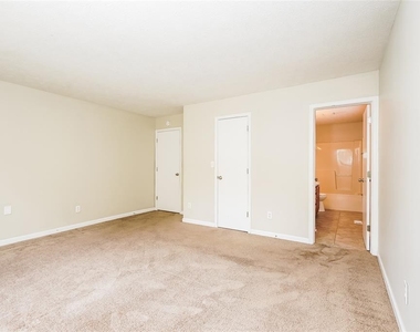 2946 Greenview Way - Photo Thumbnail 6