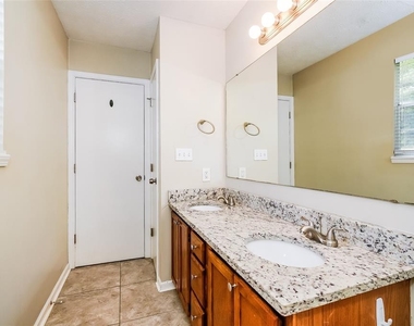 2946 Greenview Way - Photo Thumbnail 9