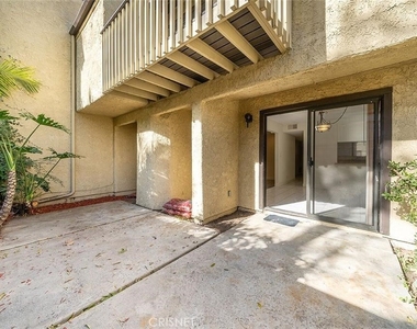 6742 Encino Avenue - Photo Thumbnail 12