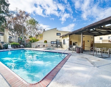 6742 Encino Avenue - Photo Thumbnail 16