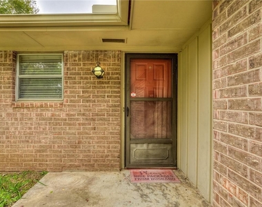 1518 E Boyd Street - Photo Thumbnail 2