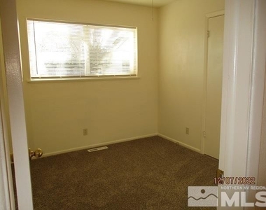 3270 Heights Dr - Photo Thumbnail 8