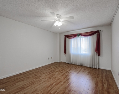 10330 W Thunderbird Boulevard - Photo Thumbnail 9