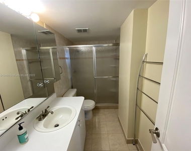 3161 S Ocean Dr - Photo Thumbnail 8